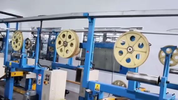 深圳光博會揭幕，AR眼鏡用上一個光機驅動雙眼，超3800家企業(yè)參展 